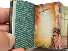 Frida Kahlo miniature book in spanish easy to read lujo pasta dura 440 paginas