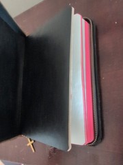 The Holy Bible Black Zipper w/ Cross Vintage Self Pronouncing Ed. World Pub.