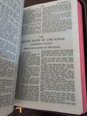 The Holy Bible Black Zipper w/ Cross Vintage Self Pronouncing Ed. World Pub.