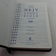 NKJV Study Bible Thomas Nelson Signature Series Black Bonded Leather
