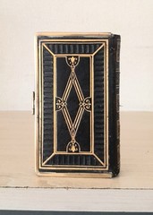 ANTIQUE MINIATURE BOOK OF COMMON PRAYER BIBLE, FINE BINDING WITH CLASP, 18