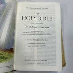 Vintage Holy Bible – Family Heritage Edition -Self Pronouncing – Old & New