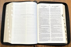 Russian/English Parallel Bible, Synodal/KJV, Black Imitation Leather Zip LARGE