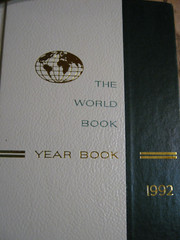 The World Book Yearbook 1992, 576 pages
