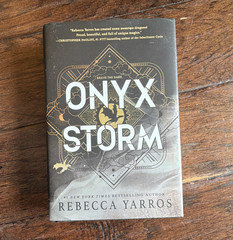 Rebecca Yarros Onyx Storm Standard Edition (The Empyrean) Hardcover 2025