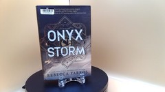 Rebecca Yarros – Onyx Storm (Standard Edition) Used SEE … – SEE DESCRIPTION