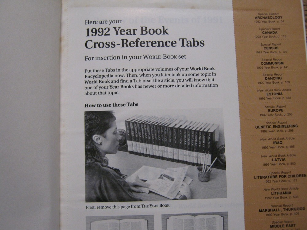 The World Book Yearbook 1992, 576 pages