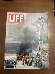 LIFE Magazine January 24, 1964 (Panama City Rioters Hoist Flag) RARE War Photos