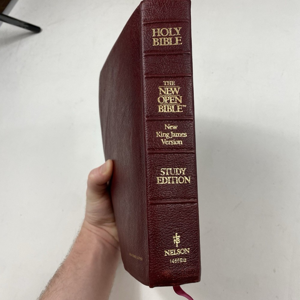 The New Open Bible KJV Study Edition Red Bonded Leather 1990 1455BG USED