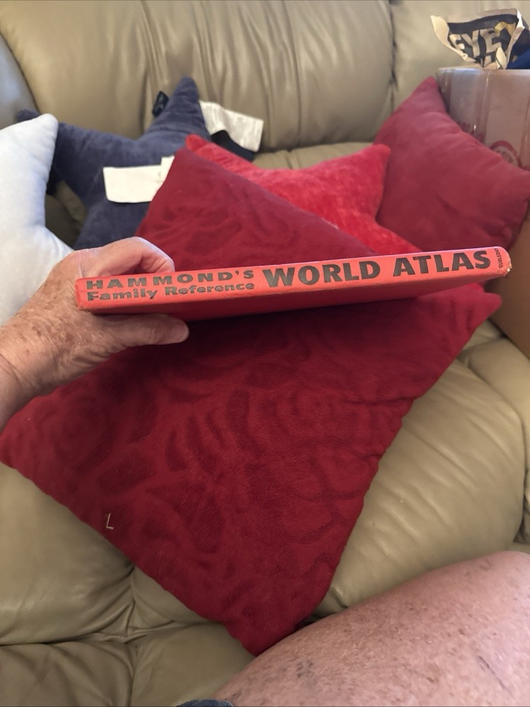 HAMMOND’S FAMILY REFERENCE WORLD ATLAS – SPACE AGE ED. – 256 PAGES – 1963