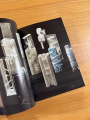 Architecture au #364 January 2001 OMA Universal Building Magazine 8.6×11.5in