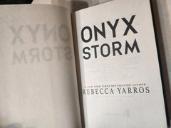 Onyx Storm (Standard Edition) by Rebecca Yarros 2025, Hardcover 1st Edition 2nd