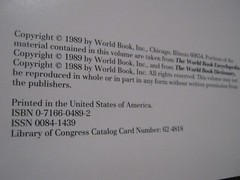 The World Book Yearbook 1989, 576 pages