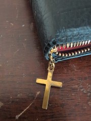 The Holy Bible Black Zipper w/ Cross Vintage Self Pronouncing Ed. World Pub.