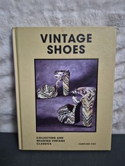 Vintage Shoes : Collecting and Wearing Designer Classics by Caroline Cox (2022,