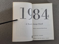 1984 by George Orwell Signet Classic Paperback 29th Print Very Good