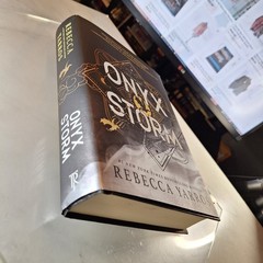 Onyx Storm (Standard Edition) by Rebecca Yarros (2025, Hardcover)