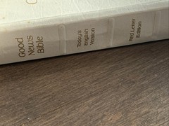 Vintage Good News Bible 1976 White Cover w/ Gold Zipper Zips Closed