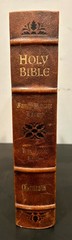 Holy Bible Heritage Family Edition KJV Self-Pronouncing Text Genesis Bibles