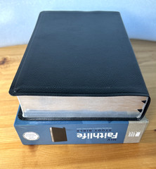 NIV Faithlife Illustrated Study Bible Black Premium Bonded Leather Indexed LNOB