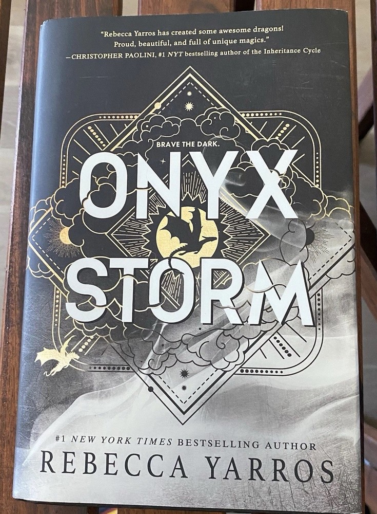 Onyx Storm (Standard Edition) by Rebecca Yarros: New