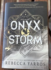 Onyx Storm (Standard Edition) by Rebecca Yarros: New