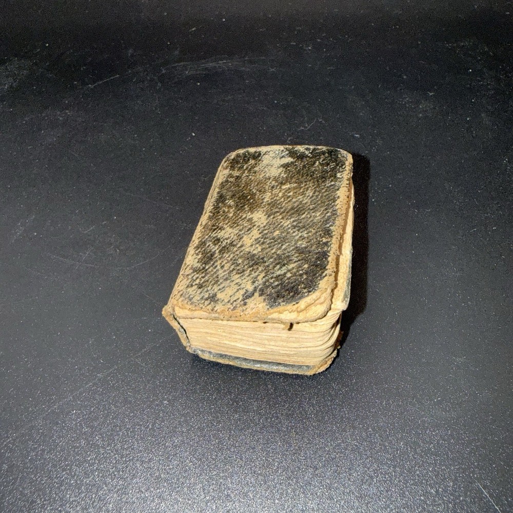 1820 1st Edition Lansingburgh, NY Miniature Leather “Thumb Bible” Illustrations