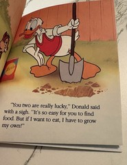 Vintage 1989 Walt Disney Little Golden Mini Book Chip ‘N’ Dale’s Book Of Seasons