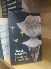 La casa de los espiritus / The House of the Spirits [Spanish Edition] Allende