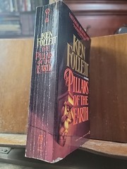 Pillars of the Earth : A Novel by Ken Follett (1990, Mass Market)