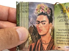 Frida Kahlo miniature book in spanish easy to read lujo pasta dura 440 paginas