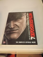 Metal Gear Solid 4: Guns of the Patriots Official Strategy Guide Piggyback PS3