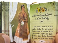 Frida Kahlo miniature book in spanish easy to read lujo pasta dura 440 paginas