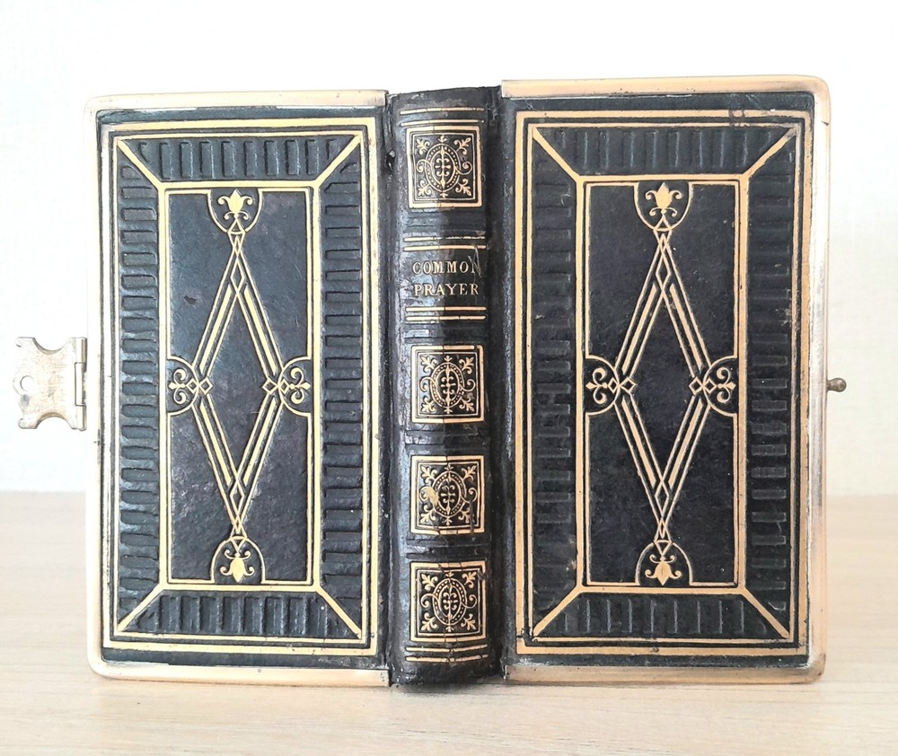 ANTIQUE MINIATURE BOOK OF COMMON PRAYER BIBLE, FINE BINDING WITH CLASP, 18
