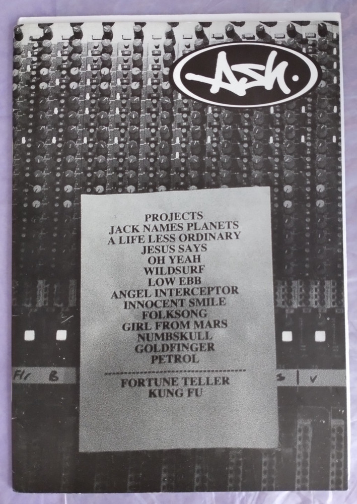 390. Ash Fanzine. Tim Wheeler. 24 Pages. Issue January 1999. Collector’s item.