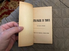Sleaze gga Vintage Pb, Stranger In Town by D’orque, Unique Book UB126, 1967, NF