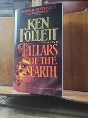 Pillars of the Earth : A Novel by Ken Follett (1990, Mass Market)