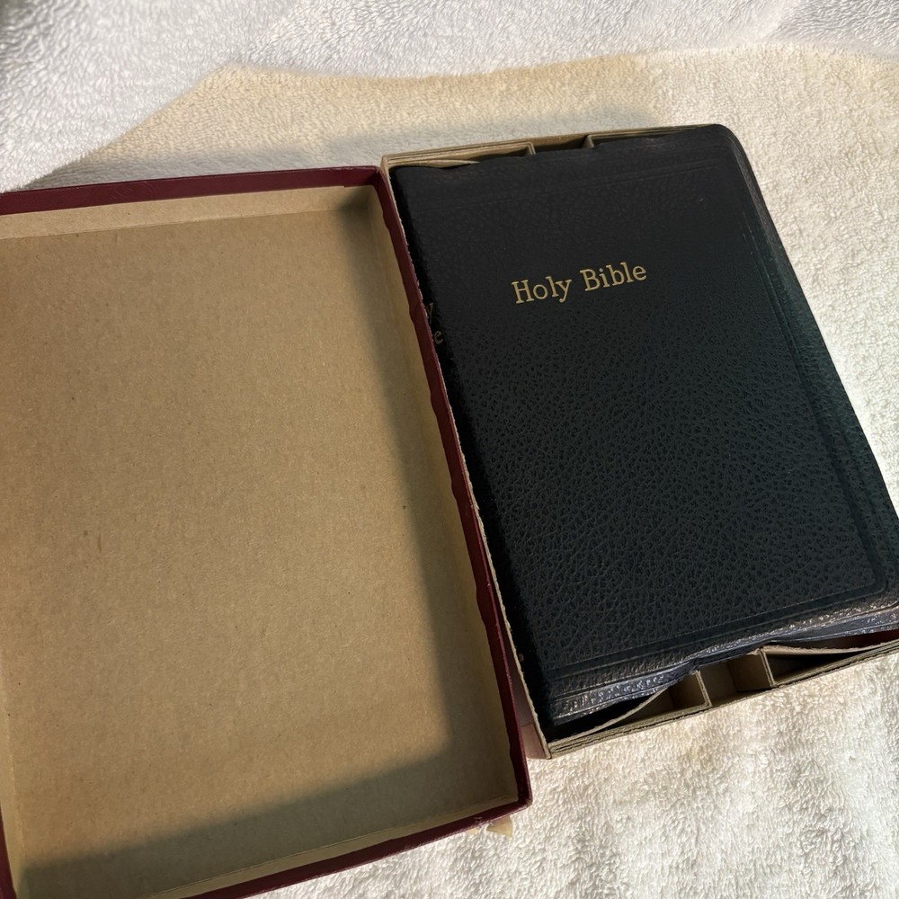 Holy Bible KJV Red Edges Self Pronouncing World Publishing 1950s Vtg BOX Great