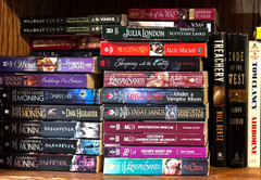 LOT OF 10 PAPERBACKS ROMANCE SUSPENSE THRILLER ACTION PARANORMAL NICE ASSORTMENT