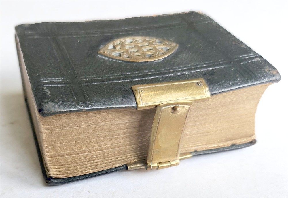 1870s BIBLE in ENGLISH – POCKET SIZE w/ BOOK of PRAYER antique NEW TESTAMENT