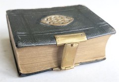 1870s BIBLE in ENGLISH – POCKET SIZE w/ BOOK of PRAYER antique NEW TESTAMENT