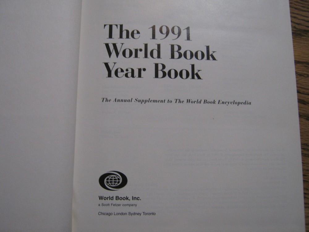 The World Book Yearbook 1991, 576 pages