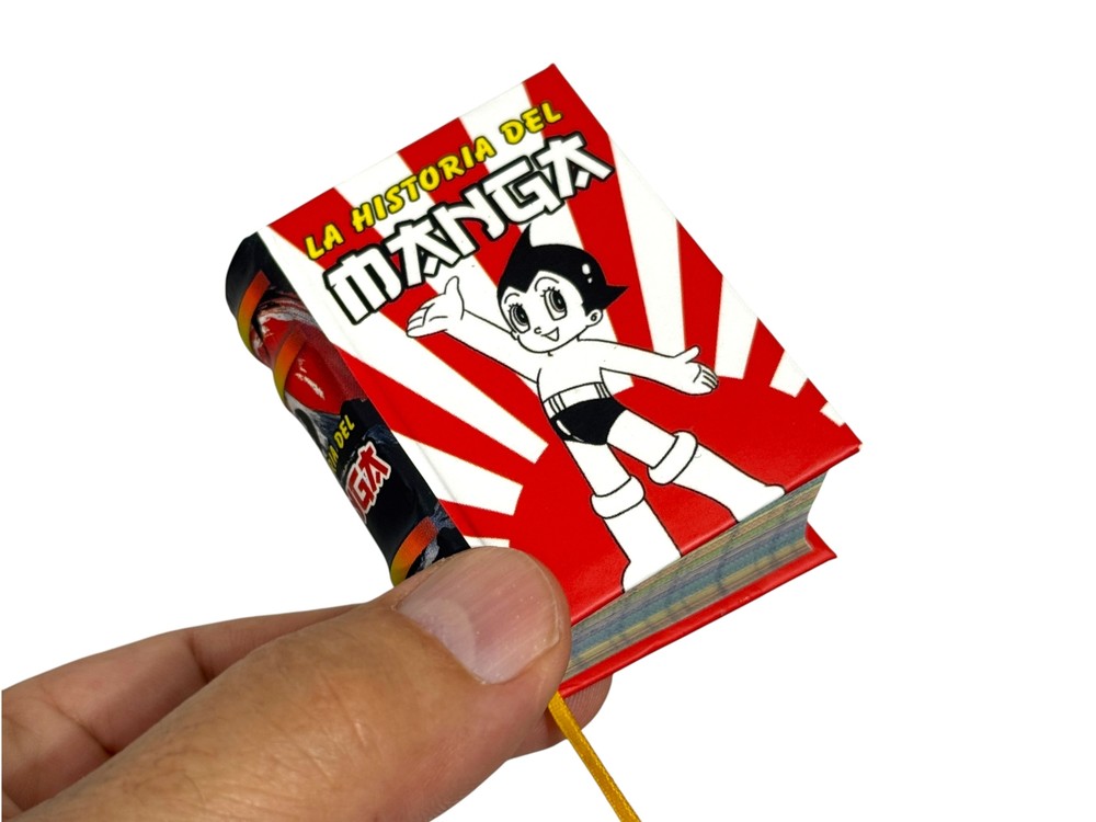 La Historia del Manga mini book in Spanish hardcover 440 pgs illustrated color