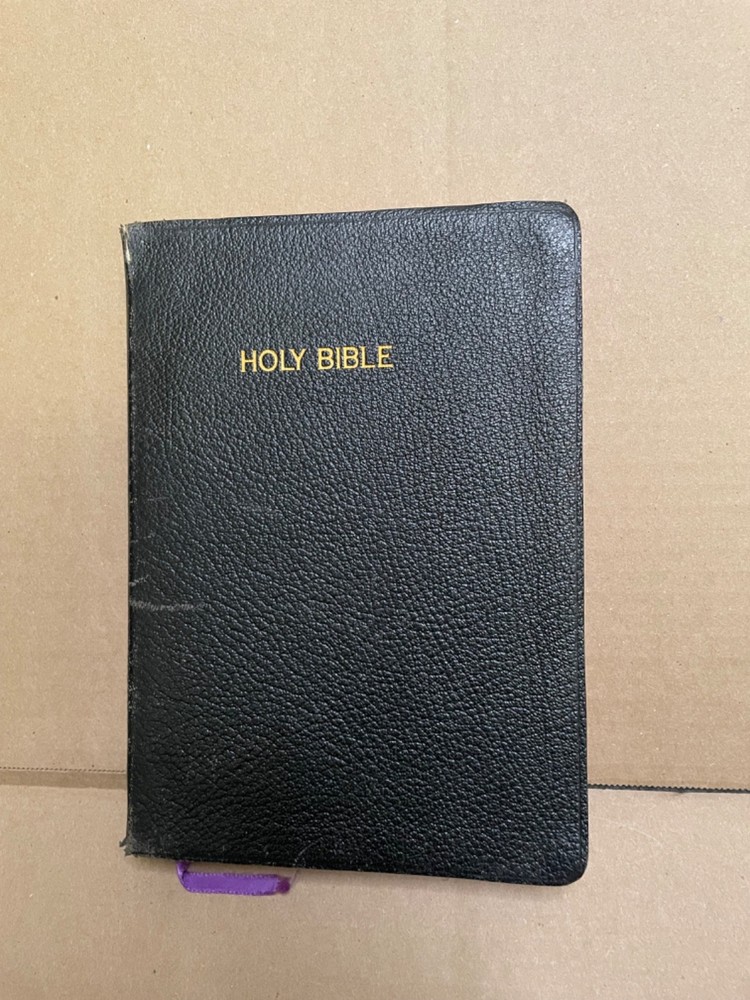 Holy Bible Self-Pronouncing Edition Leather Black – World Publishing Company