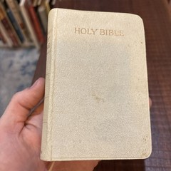 Holy Bible KJV Oxford 01225 White Pocket 5.5 in Vintage Great Britain Gold Edges