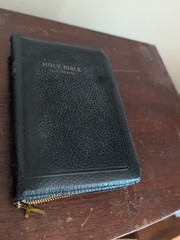 The Holy Bible Black Zipper w/ Cross Vintage Self Pronouncing Ed. World Pub.