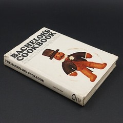 The Bachelor’s Cookbook by Lee Sheridan (1962, HB DJ) GC 190 pages