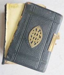 1870s BIBLE in ENGLISH – POCKET SIZE w/ BOOK of PRAYER antique NEW TESTAMENT
