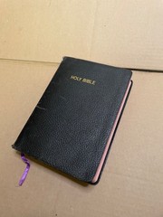 Holy Bible Self-Pronouncing Edition Leather Black – World Publishing Company