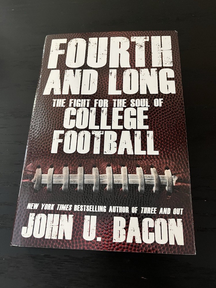 Fourth and Long : The Fight for the Soul of College Football by John U. Bacon VG